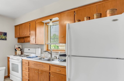 Downers Grove House | Grandma's House - Furnished - 1 Block to Metra Line - Pets Welcome - Fenced Yard