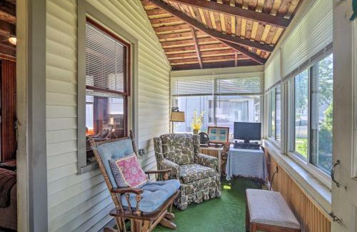Saybrook Manor House | Grandmas Cottage with Sunroom Walk to Beach