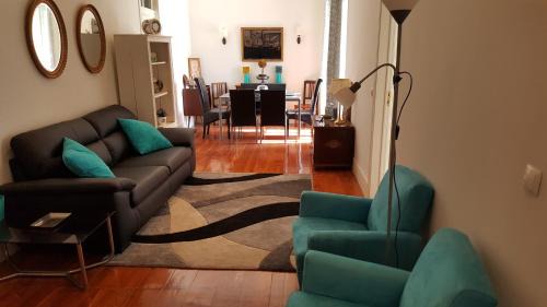 Santa Isabel Apartment | Grandmommy's House - Traditional and comfy Lisboan apartment