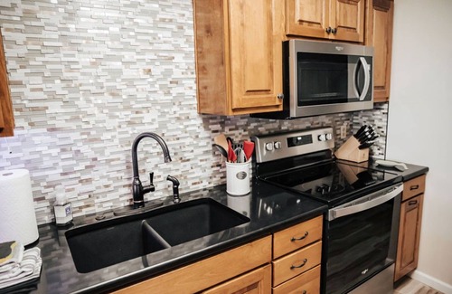 Table Rock Condo | Grandpa's Getaway - BEAUTIFULLY RENOVATED!