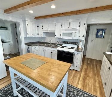 Sebago Villa | GRANDVIEW LAKEFRONT LIMIT 9 villa