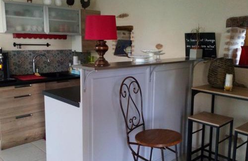Deneuille-les-Mines House | Grange rénovée avec jardin arboré, idéale pour séjours en famille ou entre amis, à Deneuille-les-Mines - FR-1-489-408