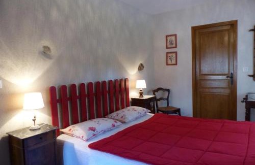 Deneuille-les-Mines House | Grange rénovée avec jardin arboré, idéale pour séjours en famille ou entre amis, à Deneuille-les-Mines - FR-1-489-408