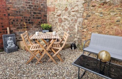 Murthly Apartment | Grange8 Luxury Snug & Courtyard in Blairgowrie