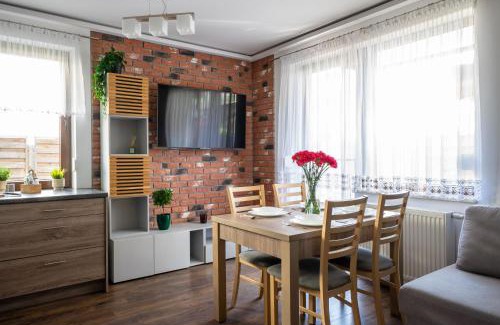 Fabryczna Apartment | Graniczna Apartment Garden Suite - ProperUNIT