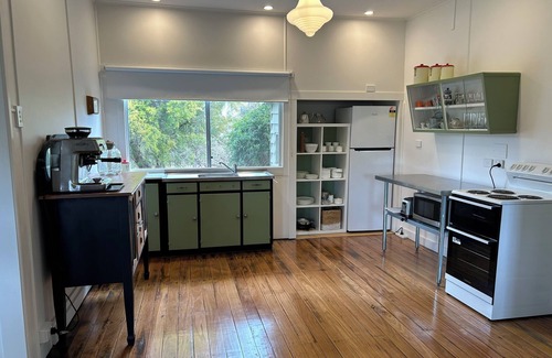 Wallangarra Cottage | Granite Betty . retro chic