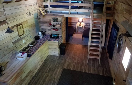 Corinth Cabin | Granna's Place: Rustic Charm & Comfort for Large Groups