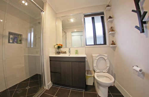 Stanthorpe Bed & Breakfast | Granny Flat next to golf course