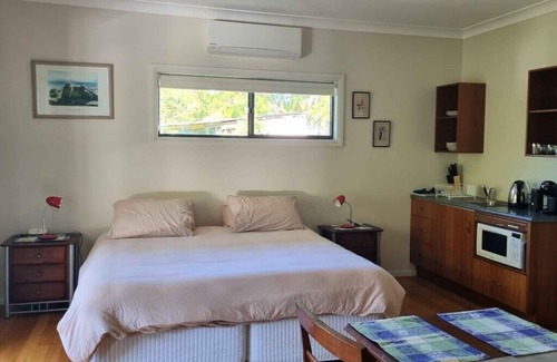 Valla Apartment | Granny flat with office and private verandah in garden setting 7 mins to beach