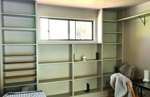 Valla Apartment | Granny flat with office and private verandah in garden setting 7 mins to beach