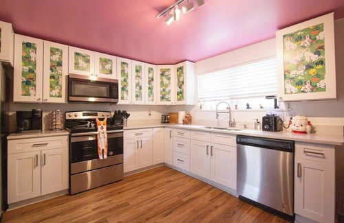 St. Louis House | Granny's DOG House - KING BED - One of a Kind!