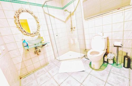 Templestowe House | Granny Unit Self Contained Double Storage WIFI POOL PARKING