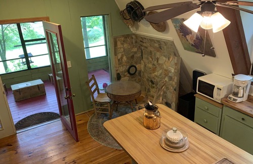 Murphy Cabin | Grape Creek Cleanest HOME 2 bed =Winter& FALL 1ba 1 bed July 1/2miLake Hiawassee