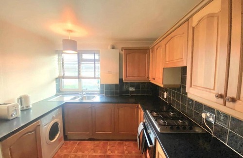 Gravesend Apartment | Gravesend Spacious 1 bedroom Apartment - 2 mins Walk to Station