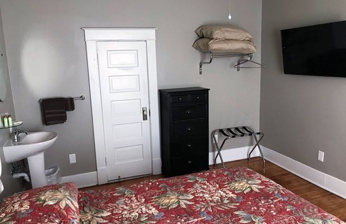 Fairbury Bed & Breakfast | Grayhouse Inn - Room #1
