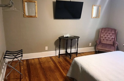 Fairbury Bed & Breakfast | Grayhouse Inn - Room #3