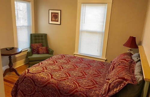 Fairbury Bed & Breakfast | Grayhouse Inn - Room #7