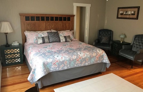 Fairbury Bed & Breakfast | Grayhouse Inn - Room #8