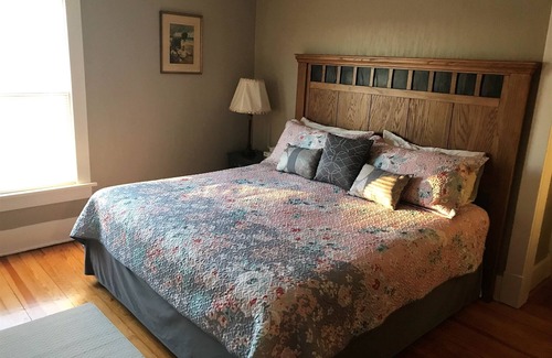 Fairbury Bed & Breakfast | Grayhouse Inn - Room #8