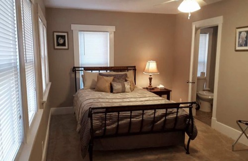 Fairbury Bed & Breakfast | Grayhouse Inn - Room #9