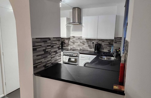 West Thurrock Apartment | Grays Apartment with City Views lakeside shopping