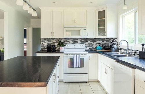 Picton House | Grays Lane - Minutes to Sandbanks