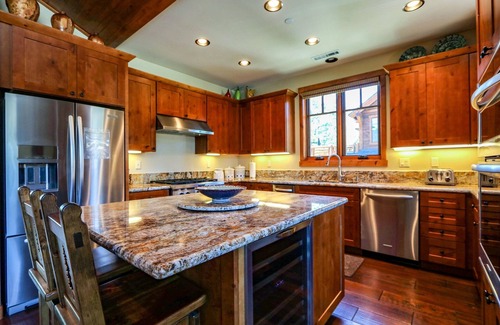 Mammoth Lakes House | Graystone 2088 Elegant Large Mountain Home with Private Jacuzzi, Close to Eagle Lodge by RedAwning