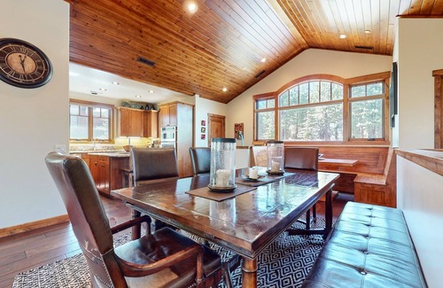 Mammoth Lakes House | Graystone 2088 Elegant Large Mountain Home with Private Jacuzzi, Close to Eagle Lodge by RedAwning
