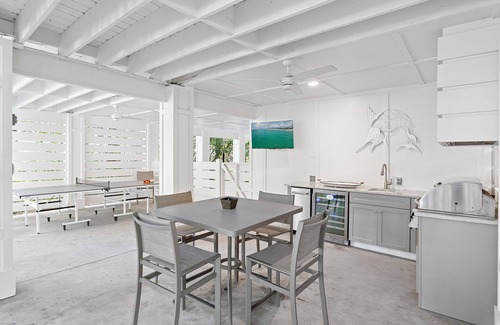 Grayton Beach House | Grayton Time - Grayton Beach, Heated Private Pool, Walk to the Beach + Red Bar!