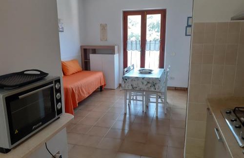 Naregno House | Graziosa Villetta di Naregno a 400 mt dal mare, bel giardino, posto auto e aria condizionata