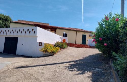 Badesi Apartment | Grazioso appartamentino per 4 persone con 2 camere da lett in villa panoramica