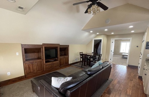 Mapleton House | Great 1 Bedroom Apartment/Bungalow for 2-4