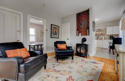 Munjoy Hill Apartment | Great 2 bedroom apartment on Munjoy Hill! Private backyard - walk everywhere!