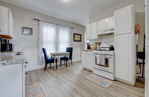 Munjoy Hill Apartment | Great 2 bedroom apartment on Munjoy Hill! Private backyard - walk everywhere!