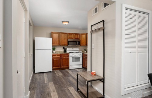 University District Apartment | Great 2 bedroom Summa