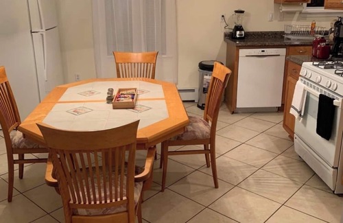 Mill River Apartment | Great 3 Bedroom close to downtown and Yale!