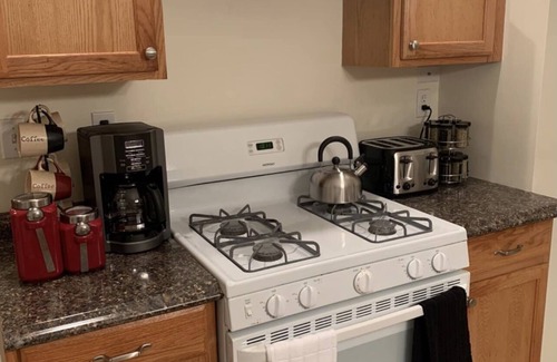 Mill River Apartment | Great 3 Bedroom close to downtown and Yale!