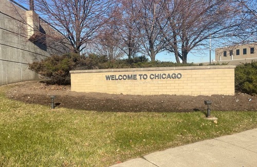 West Elsdon Apartment | Great 3 bedroom walking distance from MDW airport
