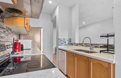 East Credit House | Great 3BR 2.5 Bath Home near Square One!!