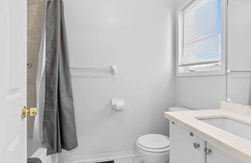 East Credit House | Great 3BR 2.5 Bath Home near Square One!!