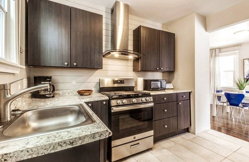 Detroit House | Great 6 Bedroom Peaceful Family Retreat in the University District