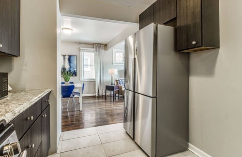 Detroit House | Great 6 Bedroom Peaceful Family Retreat in the University District