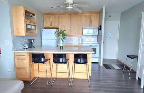 South Island Condo | Great 9th Floor Views and Just 103 Yards from the Beach!