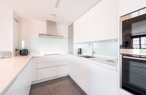 Moncloa - Arguelles Apartment | Great apartment in Torre Madrid. Plaza España