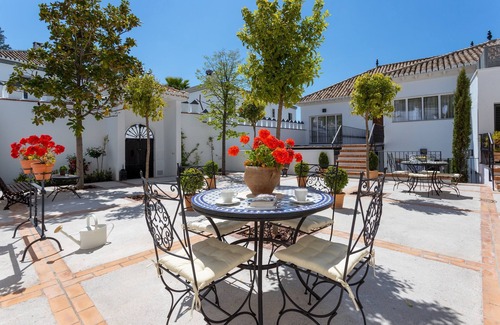 Genil Apartment | Great Apartment in Traditional House near Alhambra. San Ignacio I