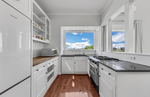 Devonport Apartment | Great apartment with stunning views