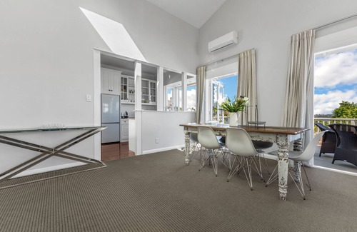 Devonport Apartment | Great apartment with stunning views