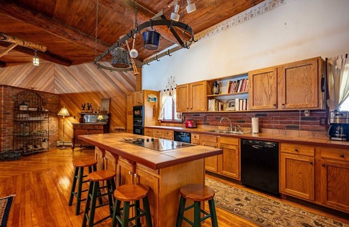 Old Forge Condo | Great Camp Hollywood Hills