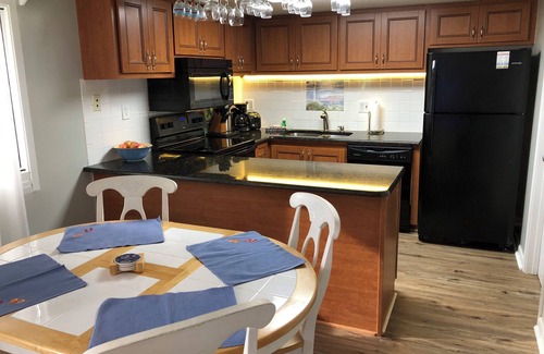 Sunnyside Condo | Great condo on the beach! Come enjoy the view!