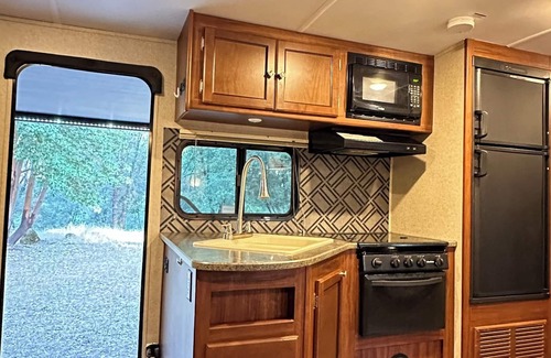Nevada City House | Great Cozy 2-bedroom rv with WiFi, AC in Nevada City, awesome pool and hot tub!